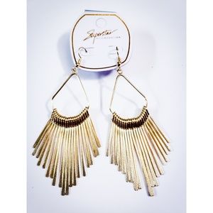 Gold earrings.🔥🔥🔥🔥